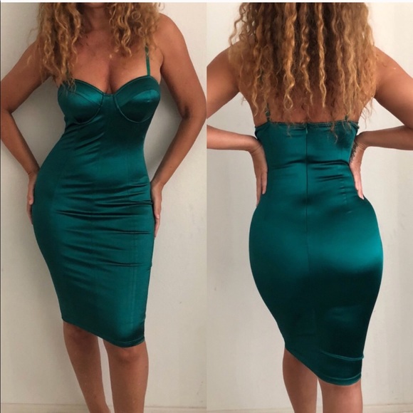 StyleMood Dresses & Skirts - Brand New 🔥 Gorgeous Emerald Satin Bodycon Midi👗